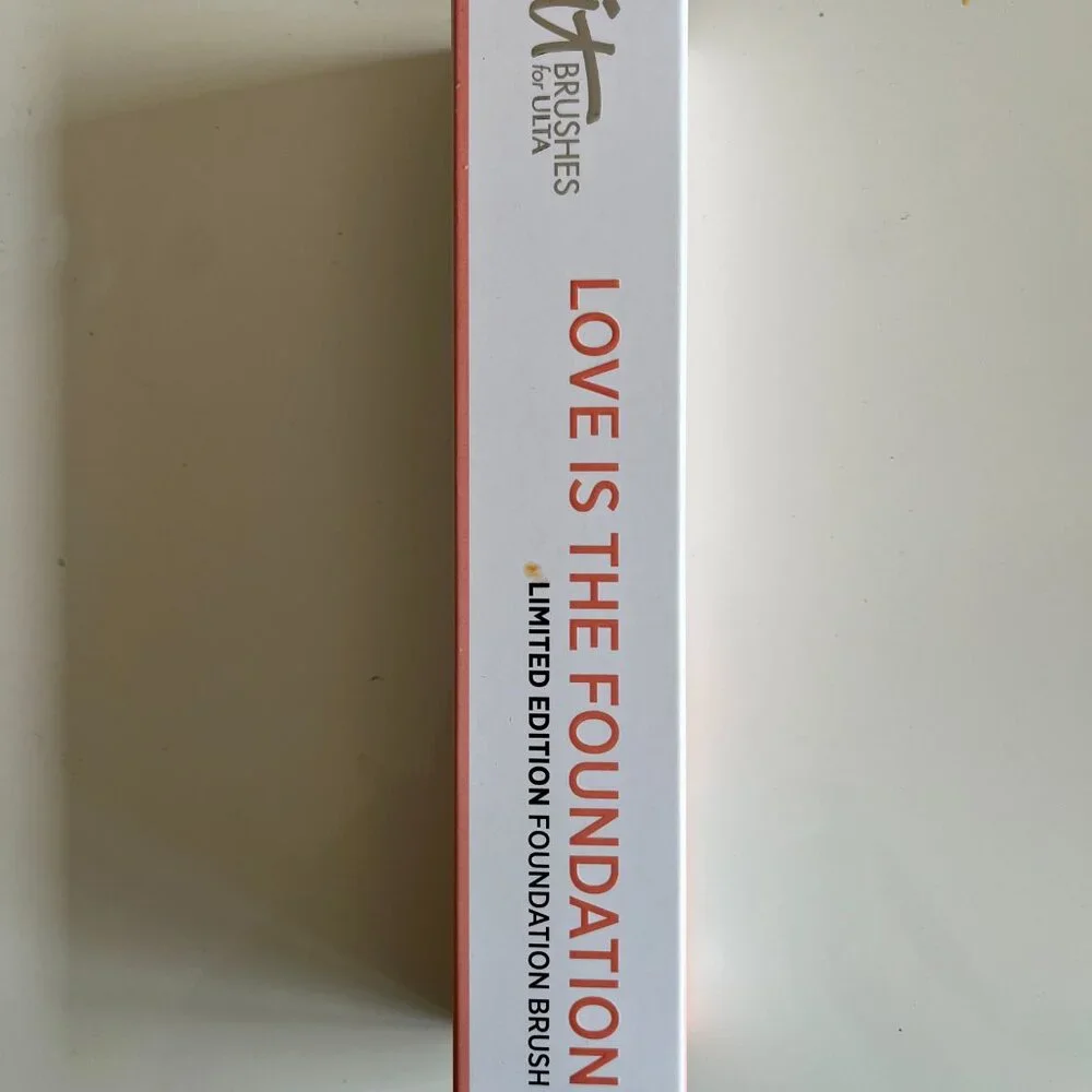 IT Cosmetics Love is the Foundation Brush Limited Edition Ombré Rose Gold